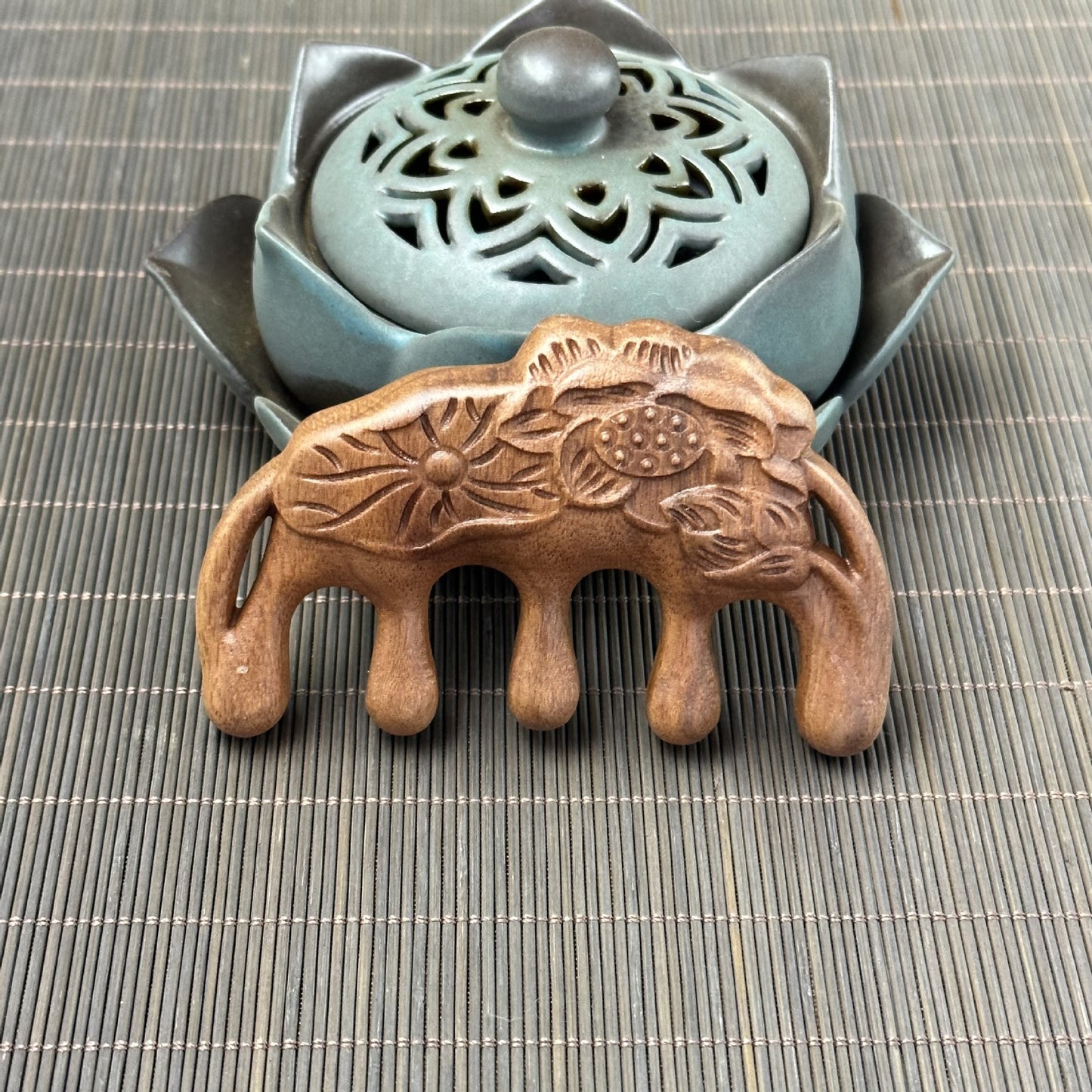 Golden Sandalwood Scalp Massager with Five Teeth