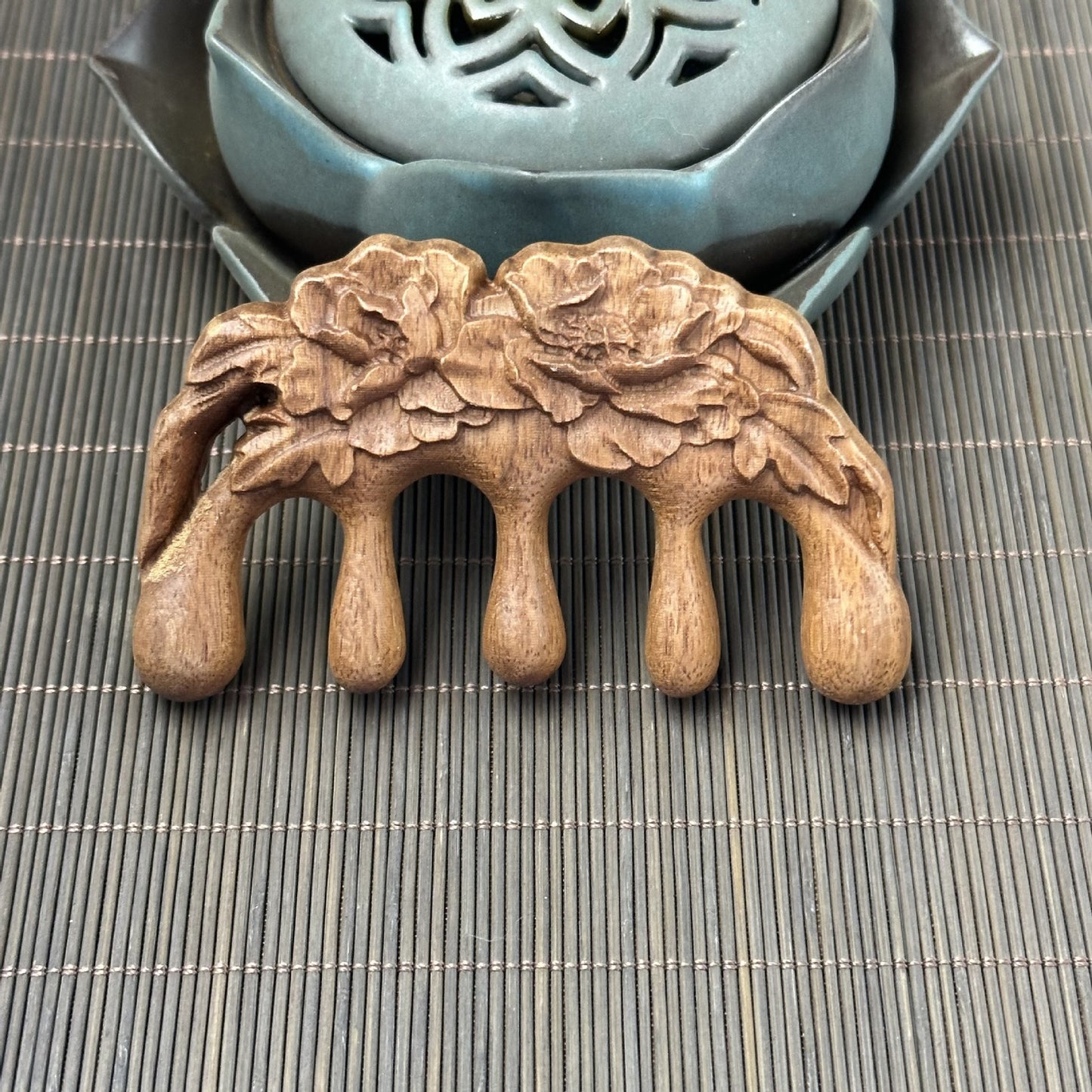 Golden Sandalwood Scalp Massager with Five Teeth
